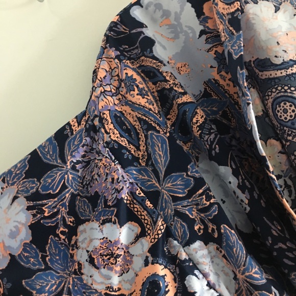 Silk Robe - Picture 3 of 4